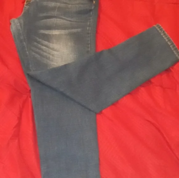 Women's size 13 fit more like 9or 11 but is definitely curve defining - Picture 3 of 4